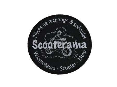 Ecusson SCOOTERAMA textile, a coller au fer à repassser ou a coudre. Ecusson SCOOTERAMA textile, a coller au fer à repassser ou a coudre.