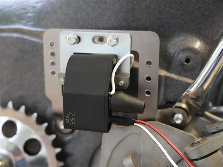 Support / Patte / Fixation point de masse pour bobine d’allumage «AKOA Racing / MVT», vélomoteur Puch Maxi
