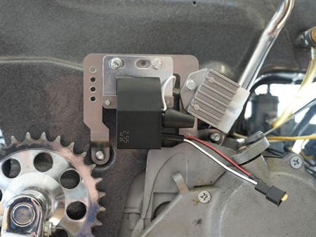 Support / Patte / Fixation point de masse pour bobine d’allumage «AKOA Racing / MVT», vélomoteur Puch Maxi