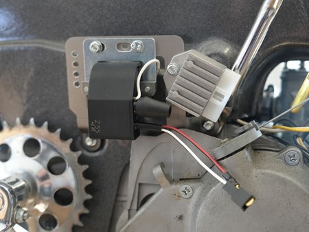 Support / Patte / Fixation point de masse pour bobine d’allumage «AKOA Racing / MVT», vélomoteur Puch Maxi