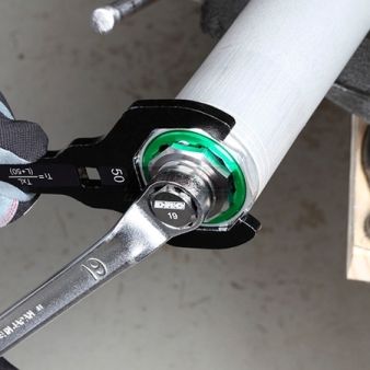 Outil pour démontage du bouchon fourche 33mm/4-crans, fourche KTM WP (en haut)