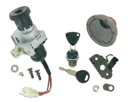 Schlossset Motoforce, MBK Nitro / Yamaha Aerox (ab Bj. 2003) (4 Teilig 3 Kabel) Schlossset Motoforce, MBK Nitro / Yamaha Aerox (ab Bj. 2003) (4 Teilig 3 Kabel)