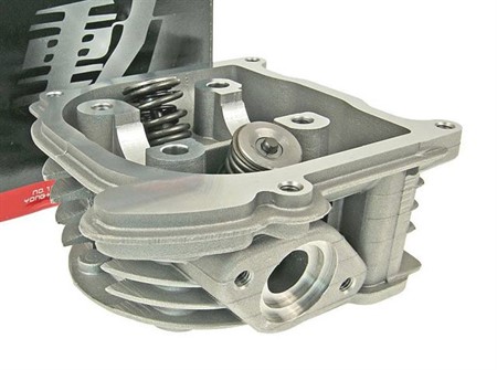 Culasse NARAKU haute performances, moteur cooter chinois GY6, GY6 / 139QMA / 139QMB, par exemple Rex RS450 4T, sans sytème d'air secondaire Culasse NARAKU haute performances, moteur cooter chinois GY6, GY6 / 139QMA / 139QMB, par exemple Rex RS450 4T, sans sytème d'air secondaire