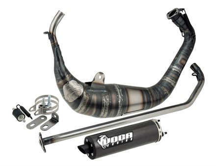 Pot VOCA Racing Carbon 70-80cc, Aprilia RS (à partir de 2006), Derbi GPR (à partir de 2004), sortie sous la selle Pot VOCA Racing Carbon 70-80cc, Aprilia RS (à partir de 2006), Derbi GPR (à partir de 2004), sortie sous la selle