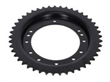 Couronne déportée 45 dents 4-5-6 trous, intérieur Ø 98mm, zinguée Couronne déportée 45 dents 4-5-6 trous, intérieur Ø 98mm, zinguée