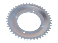 Couronne déportée 45 dents (4 trous), vélomoteur Puch avec jante Grimeca Couronne déportée 45 dents (4 trous), vélomoteur Puch avec jante Grimeca