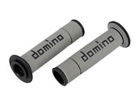Poignée Domino On Road A450 Gris/Noir 22/26 mm (embouts ouverts), universelle pour vélomoteurs, scooters et motos. Poignée Domino On Road A450 Gris/Noir 22/26 mm (embouts ouverts), universelle pour vélomoteurs, scooters et motos.