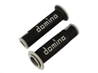 Poignée Domino On Road A450 Noir/Gris 22/26 mm (embouts ouverts), universelle pour vélomoteurs, scooters et motos. Poignée Domino On Road A450 Noir/Gris 22/26 mm (embouts ouverts), universelle pour vélomoteurs, scooters et motos.