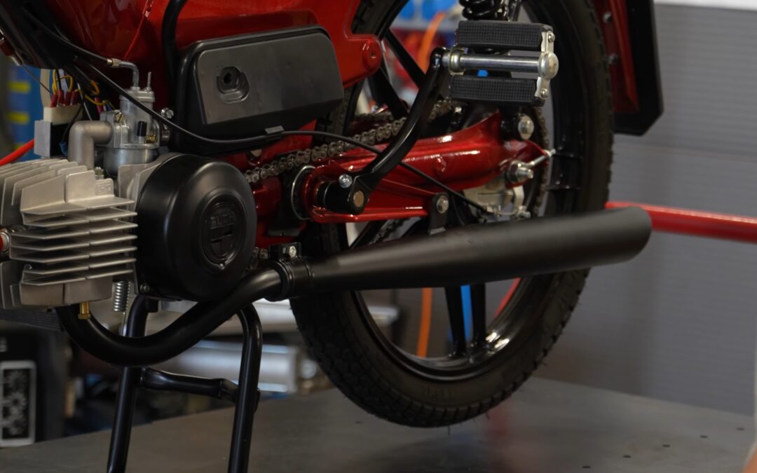 Mofa-Auspuff reinigen