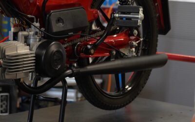 Mofa-Auspuff reinigen