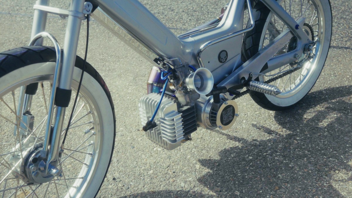 Bei einem stotternden Mofa rückt der Motor schnell in den Fokus Scooterama-Mofabilder-Puch-divers