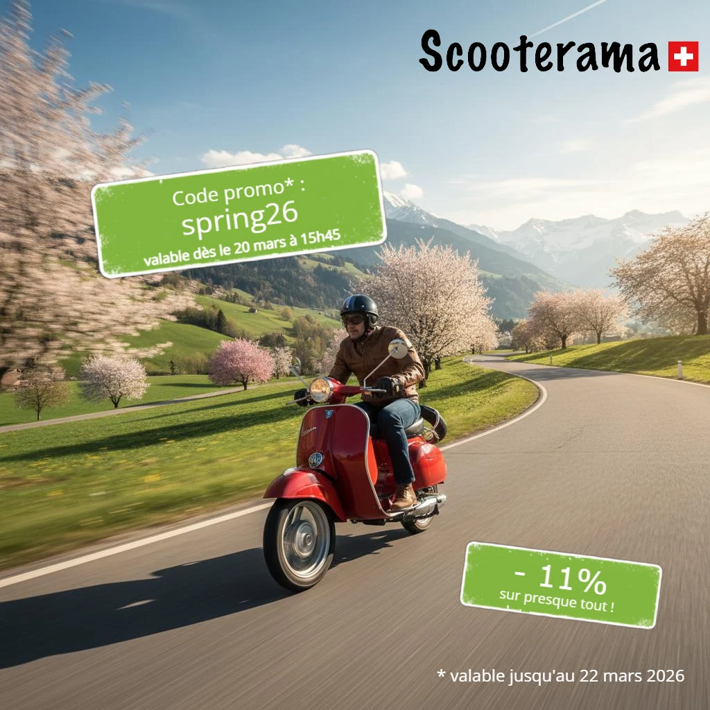 Dès le vendredi 20 mars 2026, à 15h45, la Promo de printemps Scooterama est lancée. Scooterama Promo de printemps code promo spring26 – un pilote de scooter roule dans un paysage vallonné